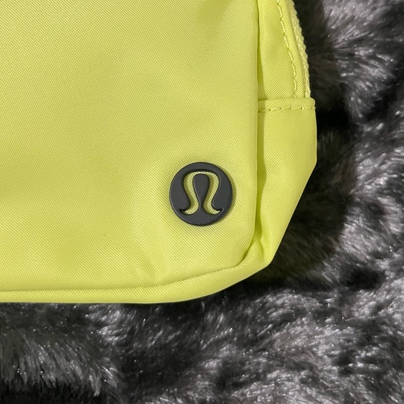 🌞 Lululemon Everywhere Belt Bag ~ 1 L ~ Lemon Vibe ~ Fanny Pack Design - Picture 7 of 9